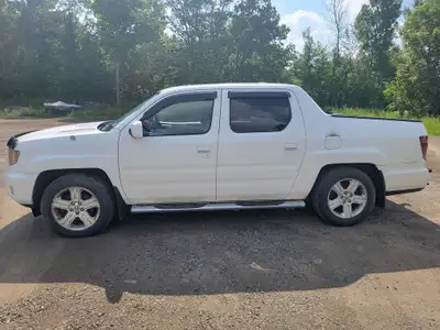 2014 Honda Ridgeling, was a work truck 1 owner needs lots of body work as you can see in the picture...