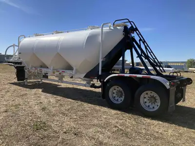 2005 LBT 1000 CUBIC FT TANDEM AXLE STEEL DRY BULK PNEUMATIC CEMENT SAND PALLET TANK TRAILER Air Ride...