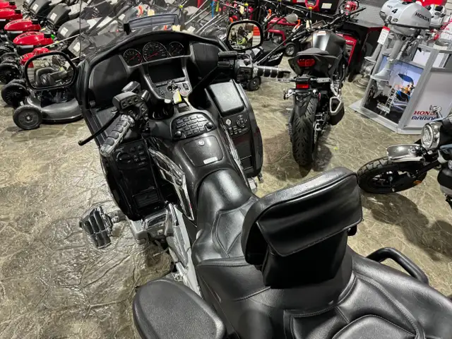 GL1800AL Gold Wing in Street, Cruisers & Choppers in Edmonton - Image 6