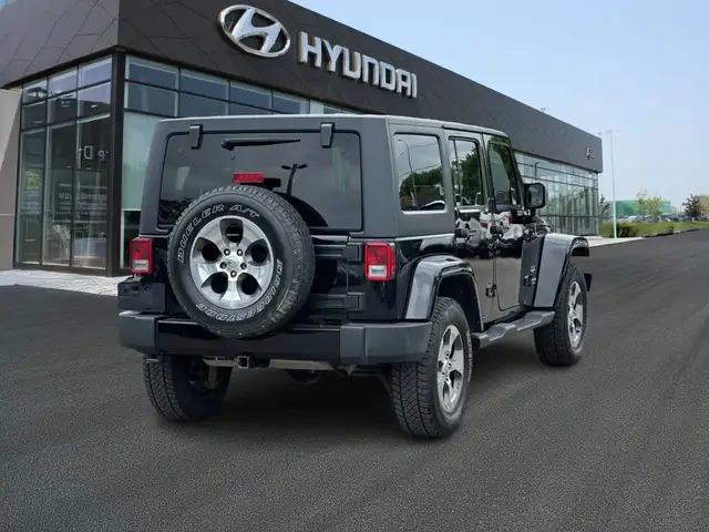 2017 Jeep Wrangler Unlimited Sahara in Cars & Trucks in Oshawa / Durham Region - Image 6