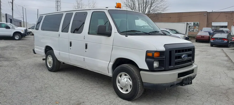 2011 Ford Econoline Wagon Cargo & Removable bench Seats!