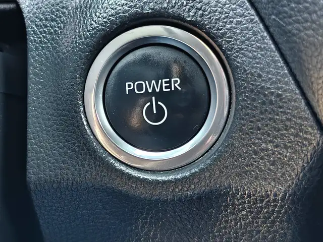 2023 Toyota RAV4 Prime SE in Cars & Trucks in Ottawa - Image 35