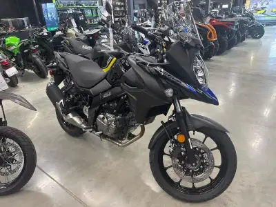 SUZUKI V-Strom 650 2025 La V-STROM 650X s'appuie sur le confort et la flexibilité du modèle DL650. R...