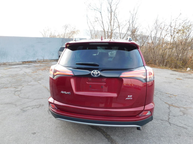  2018 Toyota RAV4 AWD SE navigation leather sunroof backup camer in Cars & Trucks in City of Toronto - Image 3