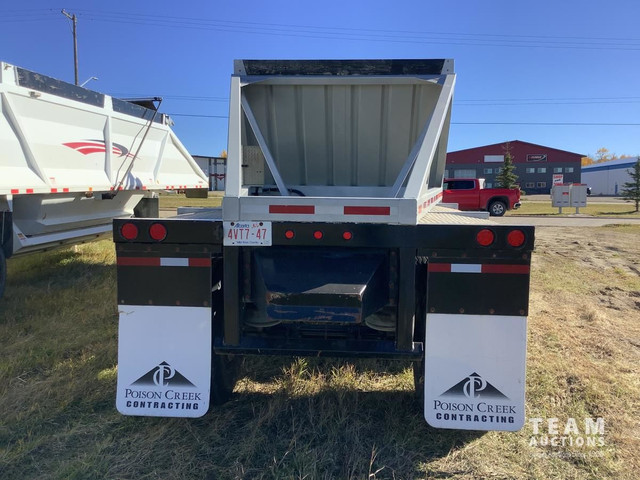 2014 Ridgemar 38 Ft Tri-Axle Cross Clam Bottom Dump Trailer in Heavy Trucks in Regina - Image 4