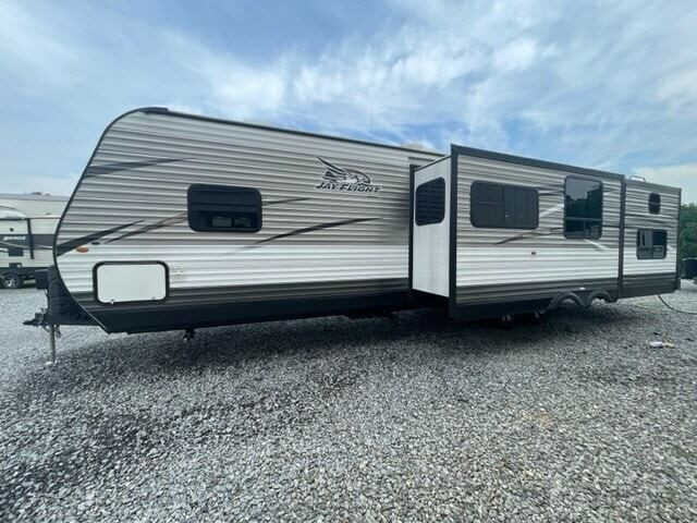 2018 JAYCO JAYFLIGHT 33FT (FINANCING AVAILABLE) in Travel Trailers & Campers in Winnipeg - Image 3