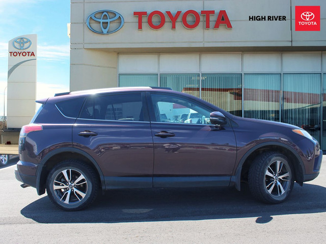 2017 Toyota RAV4 AWD 4dr XLE for sale in Cars & Trucks in Calgary - Image 4