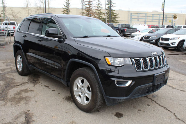 2017 Jeep Grand Cherokee 4WD LAREDO B.CAMERA/PARK ASSIST/AUTO ST in Cars & Trucks in Calgary - Image 2