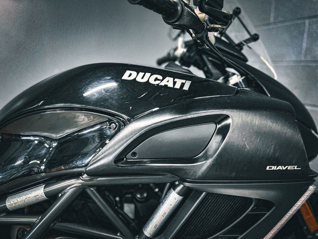 2012 Ducati Diavel in Street, Cruisers & Choppers in Oshawa / Durham Region - Image 3