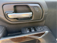 Snow Plow in Excellent condition with a clean carfax and only 16,747KMs! This Sierra 2500HD SLE come... (image 9)