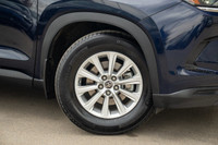 This 2024 Toyota Grand Highlander Hybrid XLE combines spaciousness, efficiency, and advanced technol... (image 5)