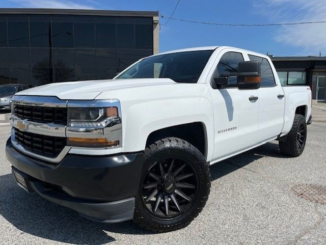 2018 Chevrolet Silverado 1500 4WD-V8 5.3L-CREW CAB-2 SETS OF RIM in Cars & Trucks in City of Toronto