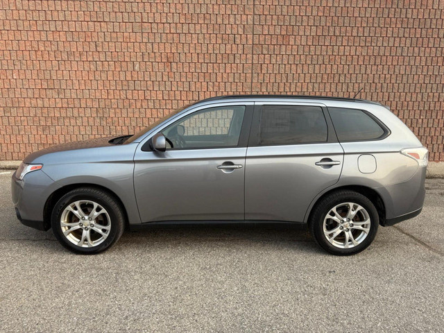 2014 Mitsubishi Outlander ES | 4WD | LEATHER | SUNROOF | HEATED  in Cars & Trucks in Oshawa / Durham Region - Image 3