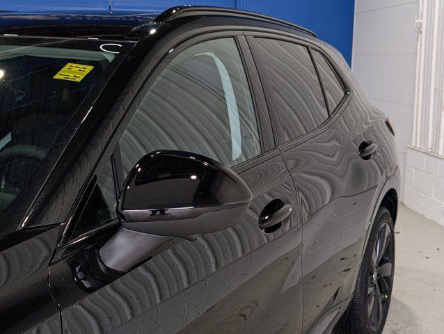 2025 Buick Envision Sport Touring- Panoramic Moonroof - Tech Pkg in Cars & Trucks in Barrie - Image 3