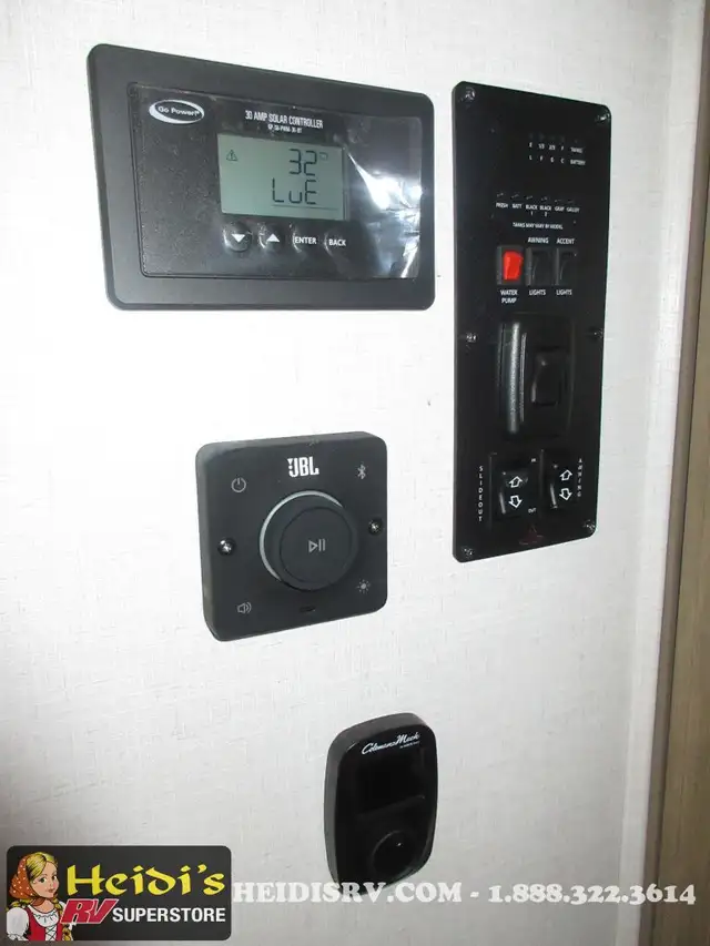 2025 FOREST RIVER SALEM 32VERANDA (REAR DECK, REAR LIVING, OUT.  in Travel Trailers & Campers in Barrie - Image 15
