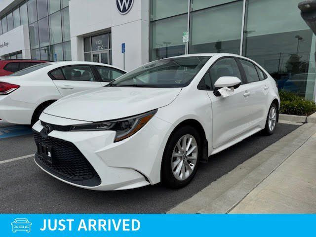 2020 Toyota Corolla LE | Auto | Heated Seats | Apple CarPlay in Cars & Trucks in Tricities/Pitt/Maple