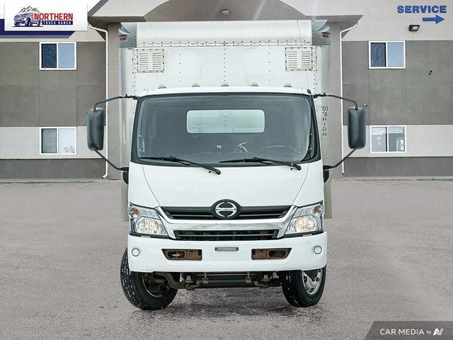 2018 Hino 195 BOX TRUCK / CUBE VAN 18 FEET BOX in Cars & Trucks in Edmonton - Image 2