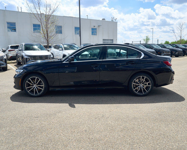 2022 BMW 3 Series 330i xDrive | AWD | 2.0L Turbo | Sunroof in Cars & Trucks in Edmonton - Image 2