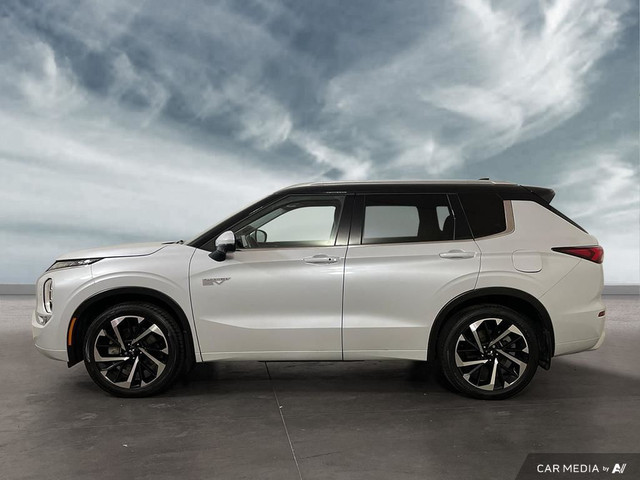 2024 Mitsubishi Outlander PHEV GT in Cars & Trucks in Saskatoon - Image 3