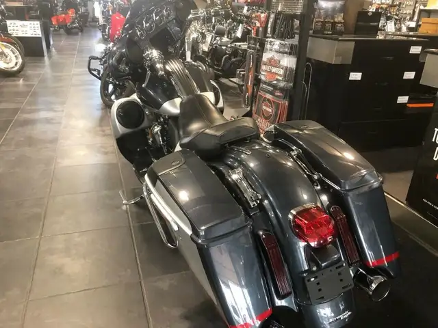 2019 Harley-Davidson CVO Street Glide in Street, Cruisers & Choppers in Sudbury - Image 8