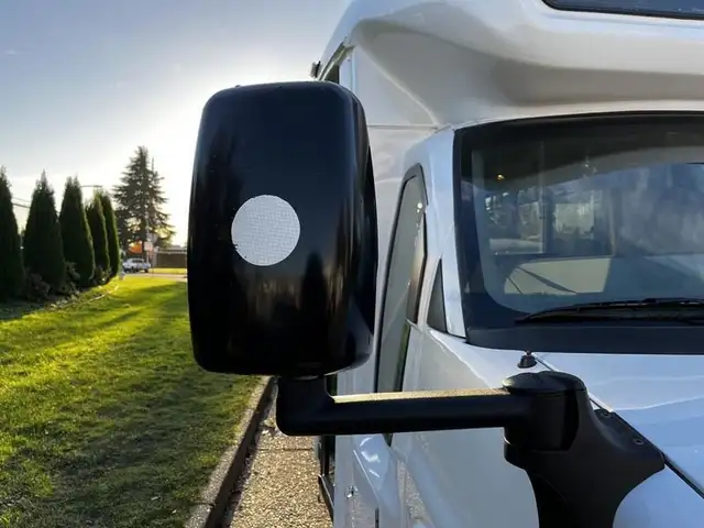 2017 chevrolet Express G4500 22 Passenger with Wheelchair Ramp O in Heavy Trucks in Richmond - Image 14