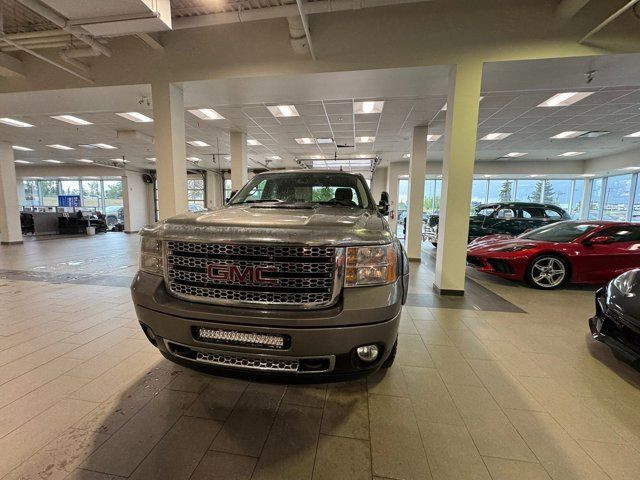 2013 GMC Sierra 3500HD Denali Diesel *Roof* *Ventilated Seats* in Cars & Trucks in Fort McMurray - Image 2