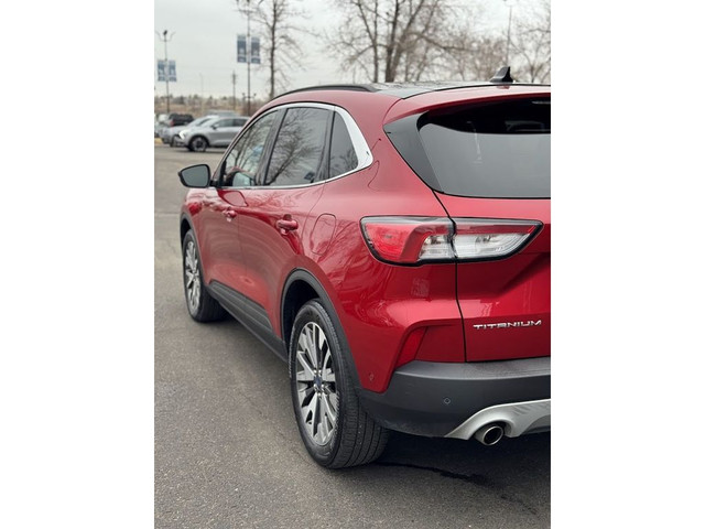 2020 Ford Escape TITANIUM w/ AWD / NAVI / LEATHER / PANO ROOF in Cars & Trucks in Calgary - Image 3
