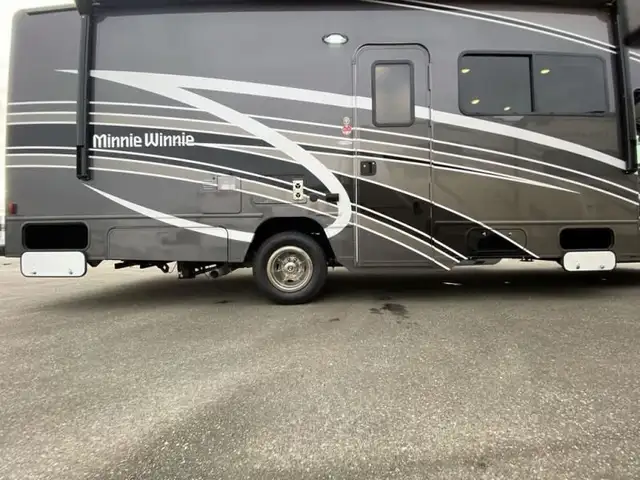 2025 Winnebago Minnie Winnie 26T in RVs & Motorhomes in Abbotsford - Image 42