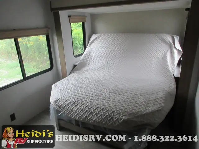 2025 FOREST RIVER SALEM 36VBDS (TRIPLE BUNKS) in Travel Trailers & Campers in Barrie - Image 16