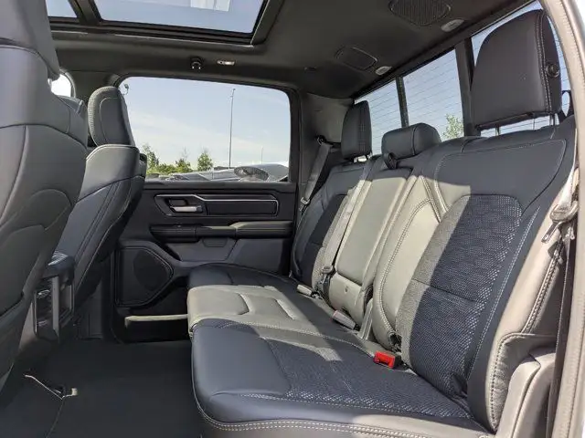 2025 Ram 1500 Sport - 3.92 Rear Axle - Anti Spin Rear Diff dans Autos et camions dans Calgary - Image 29