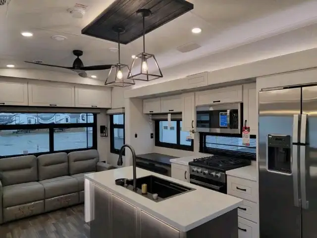 2025 JAYCO North Point 310RLTS in RVs & Motorhomes in Thetford Mines - Image 13
