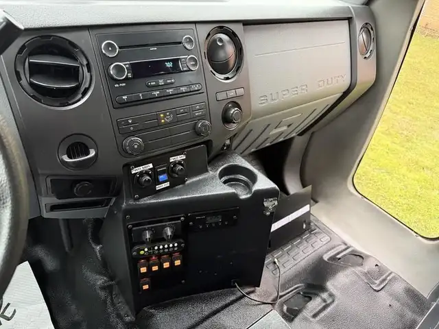 2011 ford F-550 31 Passenger Bus Powerstroke Diesel in Heavy Trucks in Richmond - Image 27