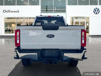 This Ford Super Duty F-350 SRW boasts a Intercooled Turbo Diesel V-8 6.7 L/406 engine powering this... (image 3)