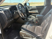 Experience the perfect blend of power and comfort with the 2021 GMC Canyon Crew Cab SWB SLT, availab... (image 6)