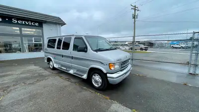 Legendary Canadian built quality on this rare & very well-kept pop up roof Class B! At 7’ overall he...