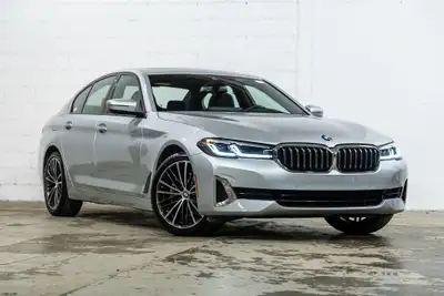 Francais: * Ensemble Premium Essentiel * Sièges confort et ventilés * Sièges avant ventilés * Accès...