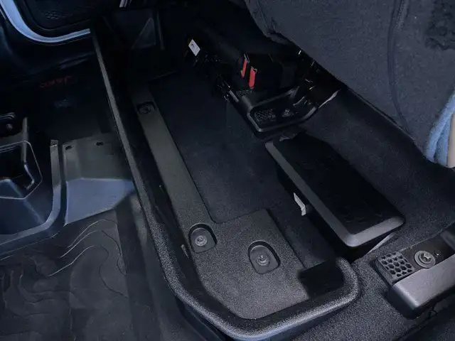 2020 Jeep Gladiator Overland | 4X4 | Leather | NAV in Cars & Trucks in Prince George - Image 33