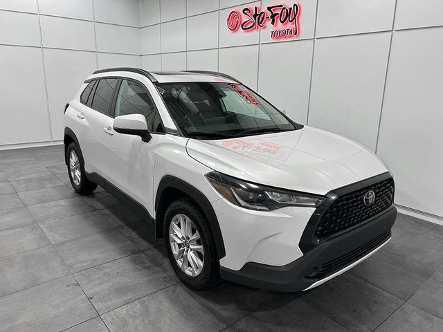 2022 Toyota Corolla Cross LE - AWD - VOLANT CHAUFFANT in Cars & Trucks in Québec City