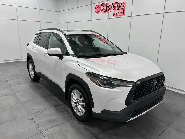 2022 Toyota Corolla Cross LE - AWD - VOLANT CHAUFFANT in Cars & Trucks in Québec City - Image 2