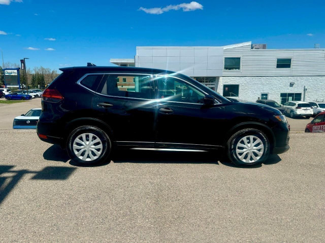 2017 Nissan Rogue in Cars & Trucks in Calgary - Image 3