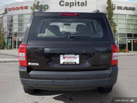 This Jeep Patriot has a strong Regular Unleaded I-4 2.0 L/122 engine powering this 5-Speed Manual tr... (image 4)