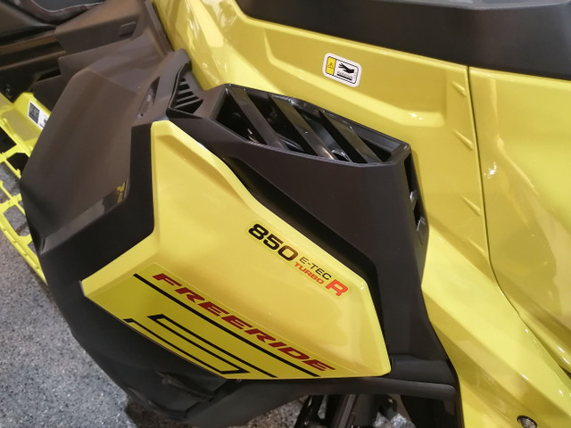 2025 Ski-Doo Freeride™ 154 850 E-TEC T. R SS Pow. 3.0_10.25 in ( in Snowmobiles in Medicine Hat - Image 3