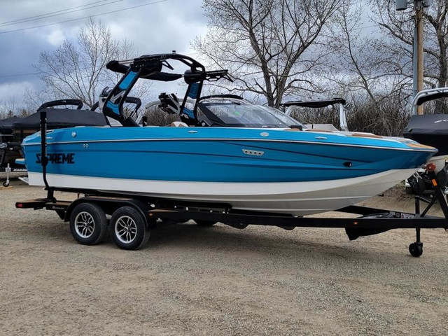 2024 Supreme Boats S220 in Powerboats & Motorboats in Medicine Hat - Image 2