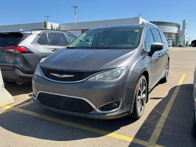 2017 Chrysler Pacifica Limited | 360 Camera | Rear DVD Player in Cars & Trucks in Edmonton - Image 4