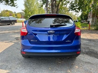 Ford focus 2012 Automatique 115 000km Vitre electrique Air climatise Siege Chauffant Sur pneu hiver... (image 6)