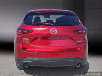 Le Mazda CX-5 GS AWD 2024 est un VUS compact qui se distingue par son design élégant et ses performa... (image 5)