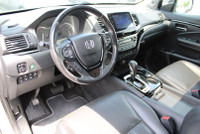 CLEAN CARFAX ACCIDENT FREE WELL MAINTAINED SAFETY INCLUDED LOCAL ONTARIO VECHILE The 2017 Honda Ridg... (image 8)