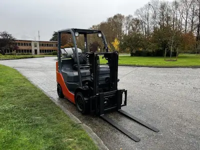 2017 Toyota 8FCGCU25 Forklift, orange exterior, grey interior, vinyl. 6,500 lbs Lift Capacity 8002.8...