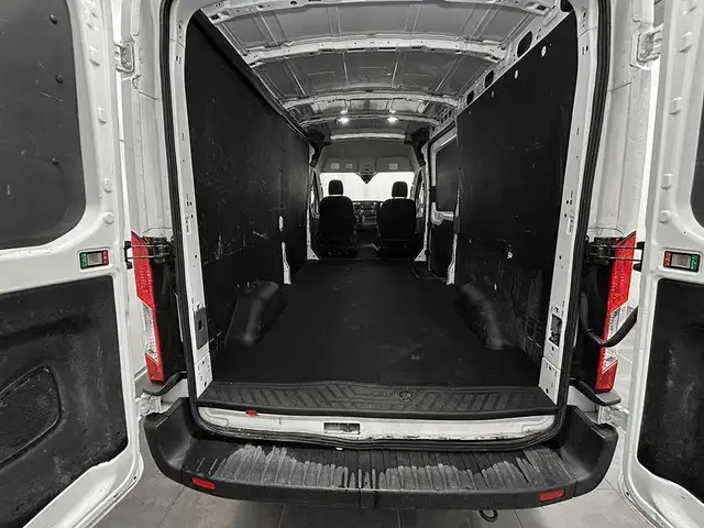 2023 Ford Transit Cargo Van T250 148 MEDIUM ROOF - HAUTEUR DE 6  in Cars & Trucks in Québec City - Image 6