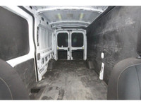 Ford Transit Cargo Van T-250 avec moteur V6 de 3.5L; tout équipé avec toit moyen; 148 wheelbase; 11... (image 8)